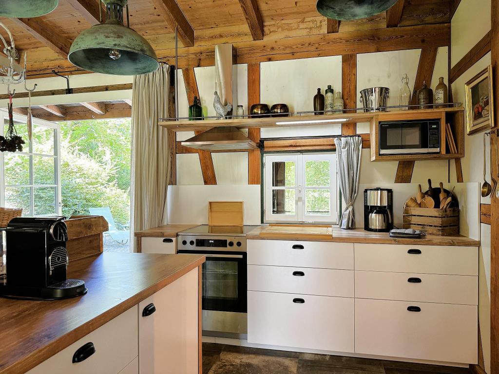 Küchenzeile mit Herd - Rhein Urlaub in Ferienwohnung Farmhouse in Altes Forsthaus Boppard, Kreuzberg 2, 56154 Boppard