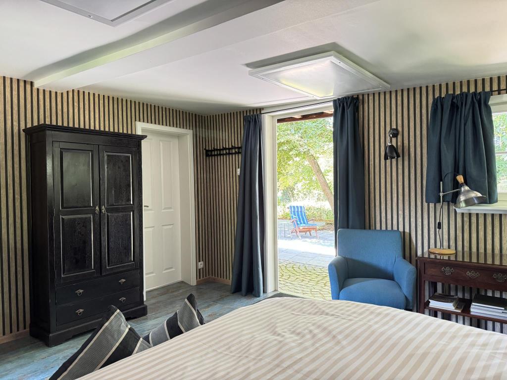 Schlafzimmer mit Ausgang zur Terrasse - Urlaub am Rhein in Ferienwohnung Farmhouse in Altes Forsthaus Boppard, Kreuzberg 2, 56154 Boppard